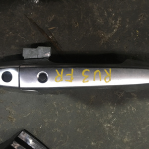 Ручка двери Honda Vezel RU3/RU4 перед, прав (с кнопкой) 72140-T7A-J01
