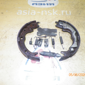 Колодки тормозные Honda Stepwgn RF1/RF2/UA4/UA5/RA1/RA2/RA3/RA4/RA5/KA9 Дисковые тормоза. Ручника в сборе с пружинками. зад, прав 43154-SX0-003