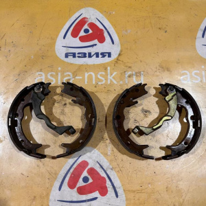 Колодки тормозные Honda Stepwgn RF1/RF2/UA4/UA5/RA1/RA2/RA3/RA4/RA5/KA9 Дисковые тормоза. Ручника в сборе с пружинками. зад, прав 43154-SX0-003