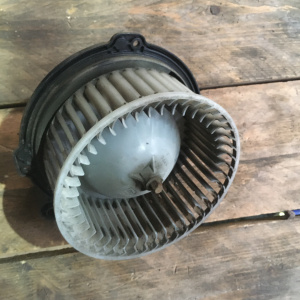 Моторчик печки Isuzu 502728-0596 Elf NHR69 12V