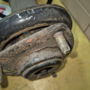 Стойка MITSUBISHI Z21W/Z21A/Z22A/Z22W/Z23W/Z23A/Z24W/Z24A/Z25A/Z26A/Z27A/Z28A Colt F ДЕФЕКТ ОПОРЫ MR594045