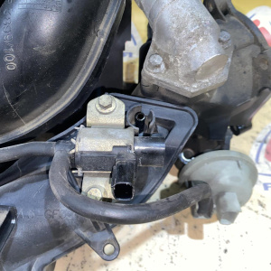 Коллектор впускной Ford CJBA/CJBB Mondeo 3 GE/B4Y/B5Y/BWY '2005 2.0L В сборе, клапан 1S7G9F715AE 1S7G9424DM