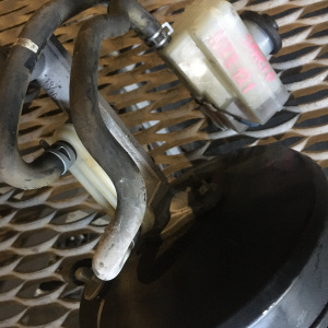 Главный тормозной цилиндр Toyota NZE121 Corolla Spacio +вакуумник