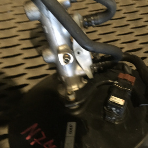 Главный тормозной цилиндр MITSUBISHI N74W RVR с вакуумником