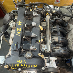 Двигатель Mazda LF-VE-11356792 шуп в головке пластик Mazda3