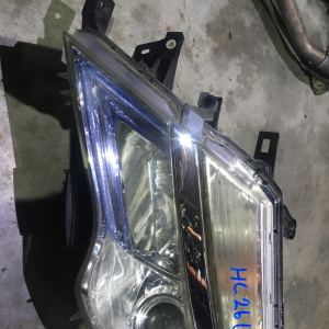 Фара Nissan 100-23682 лев Serena C26 '2013- галоген