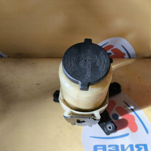 Бачок гидроусилителя Toyota USK51/UCK55/UCK60/UCK65/UPK60/UPK65 Tundra/Sequoia 44360-0C050