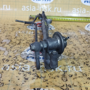 Топливная рейка Toyota 3S-FE Town Ace Noah SR40/SR50 + 1 регуляторы давления 23280-74180 ( на 2 болта ) 23814-74110 + 23802-74090