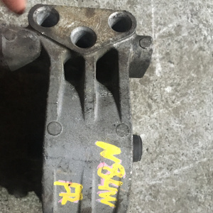 Подушка двигателя Mitsubishi 4G64 RVR/Chariot Grandis N74W/N84W перед, прав