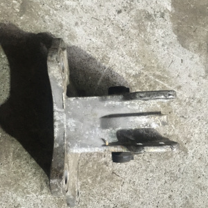 Подушка двигателя Mitsubishi 4G64 RVR/Chariot Grandis N74W/N84W перед, лев