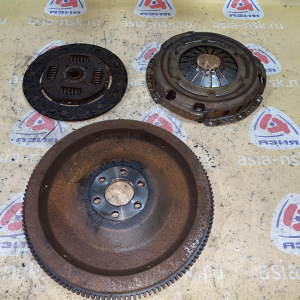 Маховик Smart M135 Forfour W454 '2004 с корзиной и диском A1352500104