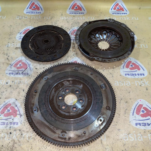 Маховик Smart M135 Forfour W454 '2004 с корзиной и диском A1352500104