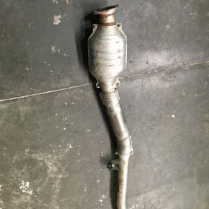 Бочка глушителя Subaru Forester SF5 EJ205 средняя часть с катализатором