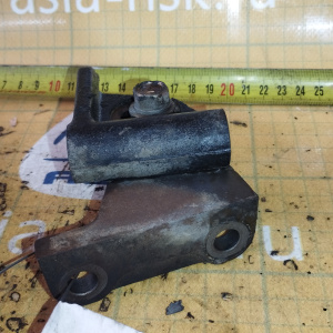 Крепление ТНВД Nissan TD27 Terrano/Mistral D21/R20/E24 из двух частей на тнвд + на блок R 16814-43G01 + 1681143G02 / 1681143G0A