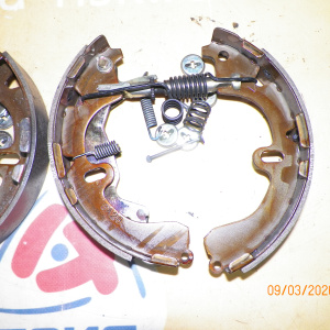 Колодки тормозные Toyota Corolla/Sprinter/Carib #E10#/11#/AE100/EE100/AE110/EE111/AE104/AE114/AE115/CE100/CE110 барабанные 4шт в сборе с пружинками. R