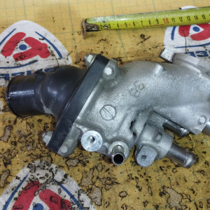 Корпус термостата Toyota/Lexus 16323-38050 + 16031-38010 Land Cruiser/Tundra#GX460 URJ150/URJ202/UPK50/UPK65 1UR-FE с корпусом