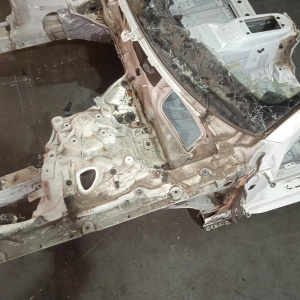 Лонжерон Audi A6 C7/4G2 '2014 Правый руль, передняя часть авто LS9R