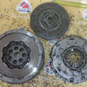 Маховик Mitsubishi 4N13/4N14 ASX/Outlander GG/GF 4WD m/t ДВУХМАССОВЫЙ + корзина 2300A055 ( диаметр диска 239 мм. ) 1120A202