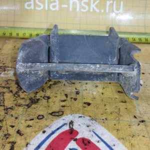 Крепление подушки ДВС Suzuki K6A Alto HA24S 2WD/4WD акпп=мкпп перед, прав 1164058J00