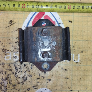 Подушка двигателя Daihatsu HD Rocky F300S 4WD m/t ДЕФЕКТ ТРЕЩИНЫ 1D-4063 / 1D-6063