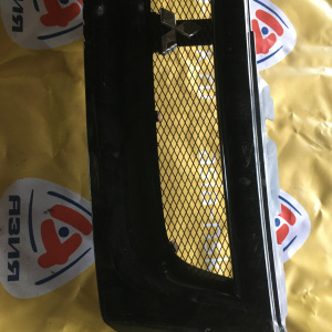 Решетка радиатора MITSUBISHI RVR N74W дефект MR520552