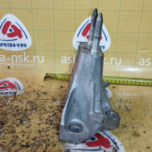 Крепление подушки ДВС Honda R18A1 Civic FD1 2WD m/t 5 ступ. перед, лев 50655-SNA-A00 + 90380-S10-000 ( RH-F 088035 )