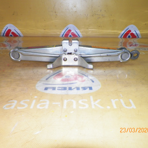Домкрат Nissan Bluebird Y11/W11/Y34/M12/V35/B30/M35/F50/J31/J32 99550-AG000. 99550-AL500. 99550-AL56C. 99550-AR100. 99550-WD200 (X5). 950 кг.