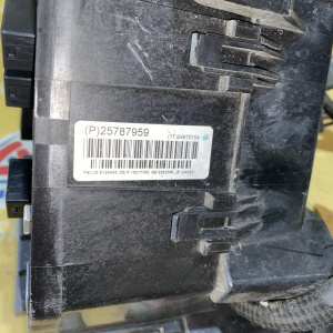 Блок предохранителей Cadillac SRX GMT265 LH2/4M 4.6L под капот 25787959 '2007