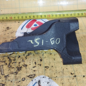 Крепление подушки ДВС Toyota/Lexus 2GR-FXE Harrier#RX450h GYL15 низ. чугун перед, прав н ( 59 ) 12319-31010