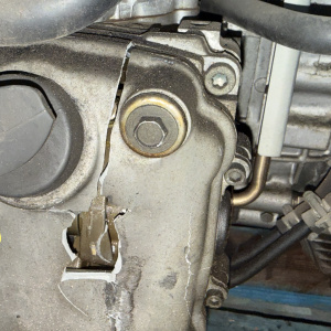 Двигатель Subaru EJ152-B141780 ЕГР  ДЕФЕКТ КЛАПАННОЙ КРЫШКИ И КОРОМЫСЛА Impreza GG3-005561 '2000-