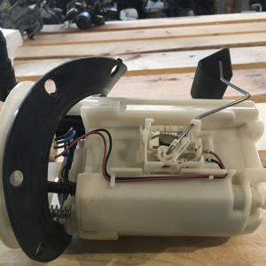 Бензонасос Subaru BL5/BPE 3 трубки (дефект трубок) 42021-AG020
