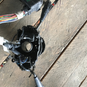 Блок подрулевых переключателей Toyota Chaser/Cresta/Mark II GX90 дефект 84310-2A380