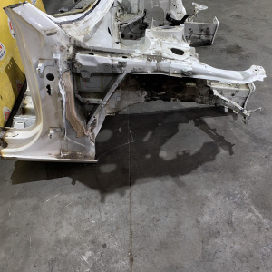 Лонжерон Audi A4 B9/8W5 '2016 Правый руль, передняя часть авто LS9R (без боковых креплений)