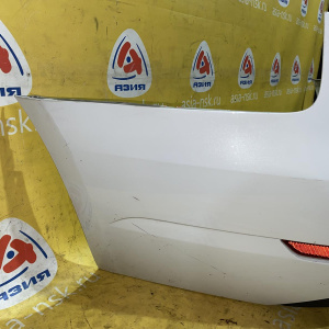 Бампер Audi A4 B9/8W5 '2016 зад LS9R парктроники, дефект 1 крепления 8W9807511J