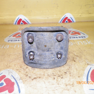 Стремянка рессоры Toyota Tundra USK57/USK56/USK55/USK52/USK51/USK50/GSK50/UCK51/UPK52/UPK55/UPK56/UPK57 зад, лев 48474-0C010. 90117-A0004