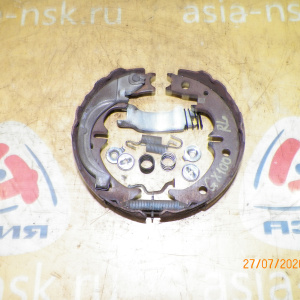 Колодки тормозные Toyota Mark II/Chaser/Cresta GX90/LX90/SX90/JZX90/JZX93/GX100/LX100/SX100/JZX100/GS151/JZS151 стоячного тормаза с пружинками. зад, лев 46