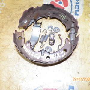 Колодки тормозные Toyota Mark II/Chaser/Cresta GX90/LX90/SX90/JZX90/JZX93/GX100/LX100/SX100/JZX100/GS151/JZS151 стоячного тормаза с пружинками. зад, лев 46
