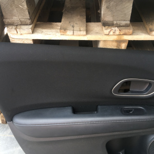 Обшивка двери Honda Vezel RU3 перед, лев 83550-T7A-J010-20