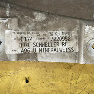 Накладка на порог BMW 7-Series F01 R белый 51777183900