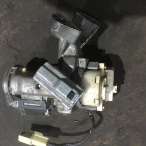 Замок зажигания Toyota NZE120 Corolla/Corolla Fielder без ключа 45020-12-12