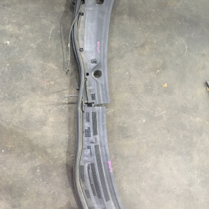 Решетка под лобовое стекло Mazda Axela BM6FJ B45A-507N1