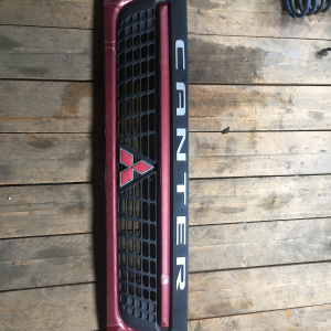 Решетка радиатора MITSUBISHI MK403121 Canter FE82DE
