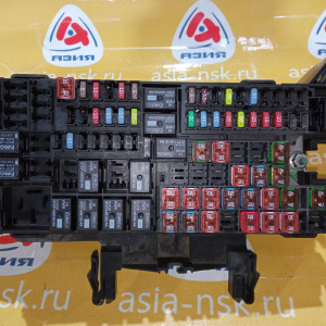 Блок предохранителей Ford Explorer 5 U502 под капотом '2011