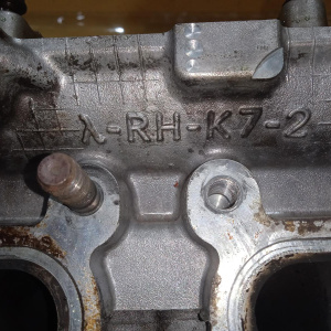 Головка блока Hyundai G6DA R 3.8L Правая (1 фазорегулятор) +клапанная крышка 22420-3C110 221103C200 Grandeur TG/EL '2005