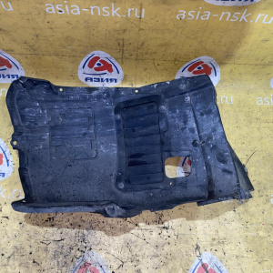 Подкрылок BMW 3-Series E90/E91 '2008 перед, прав под бампер M Sport 51718044642
