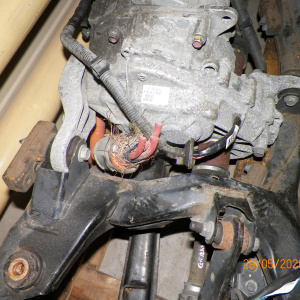 Балка MITSUBISHI GG2W Outlander R 4WD Гибрит. ABS.В сборе с редуктором+привода+рычаги+ступицы.