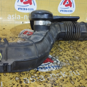 Гофра впускного коллектора Honda B20B Stepwgn RF1/RF2 резиновая ДЕФЕКТ РЕЗАНАЯ 17228-P3G-000