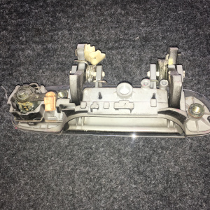 Ручка двери Mazda CP8W перед, лев