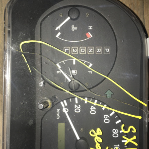 Панель приборов TOYOTA Camry Gracia SXV20 дефект стекла 83800-33092