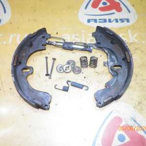 Колодки тормозные Toyota Carina/Caldina/Corona ST190/AT191/CT196/AT212/CT211/ST210/SV30/CV30/SV40/CV40 барабанные в комплекте с пружинками. зад, лев 04495-